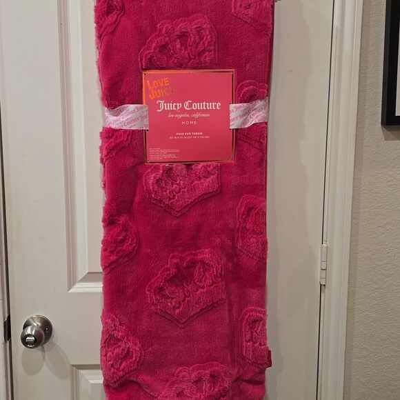 Juicy Couture Home Crown Embossed Faux Fur Plush Throw Blanket - Picture 4 of 7